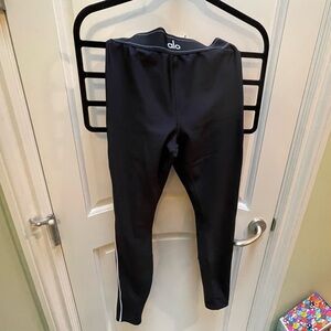 Never worn Alo leggings